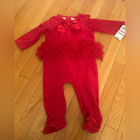 Baby Girl Velour Red Footie NWT 6-9 months - Picture 2 of 3